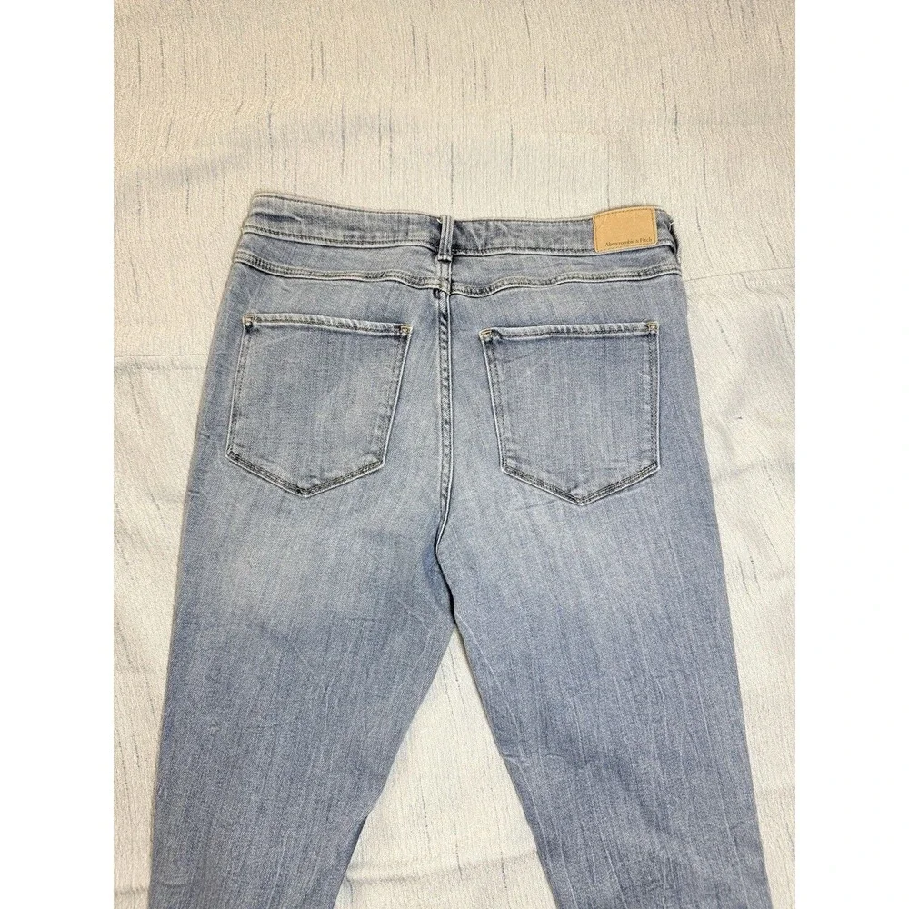 Abercrombie & Fitch High Rise Distressed Ankle Jeans Women's 30/10R L 30x26 - Picture 6 of 7